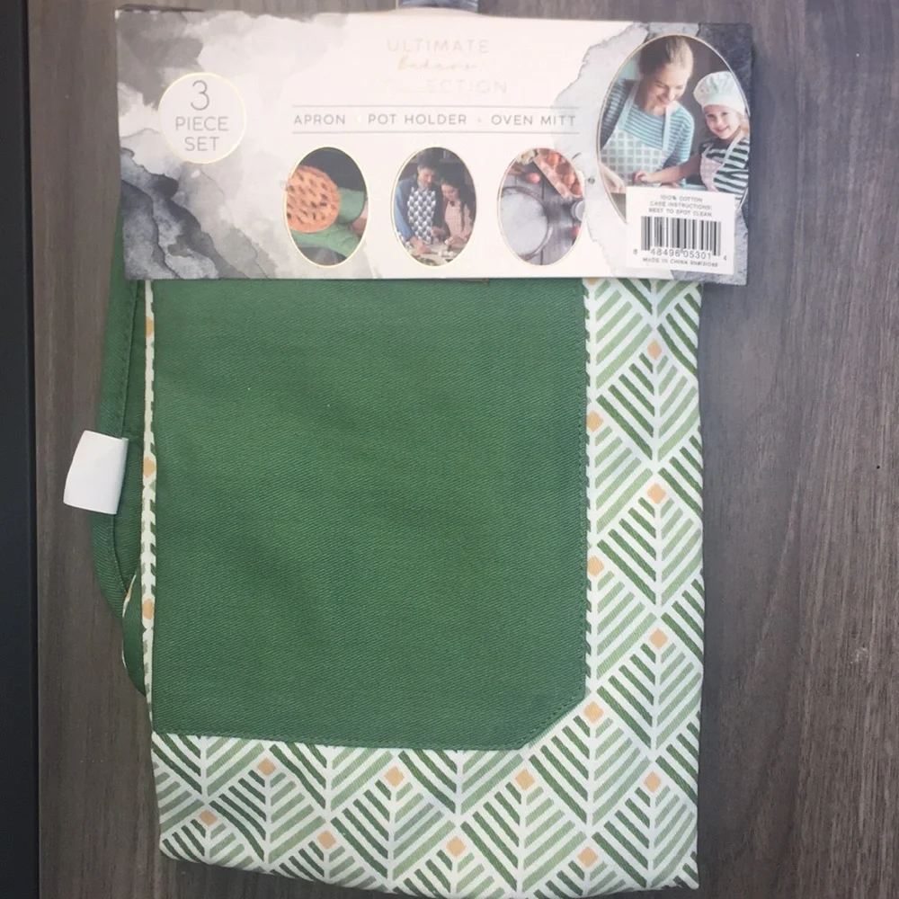 Holiday Ready 3 pc Set Apron/Oven Mitt/Potholder